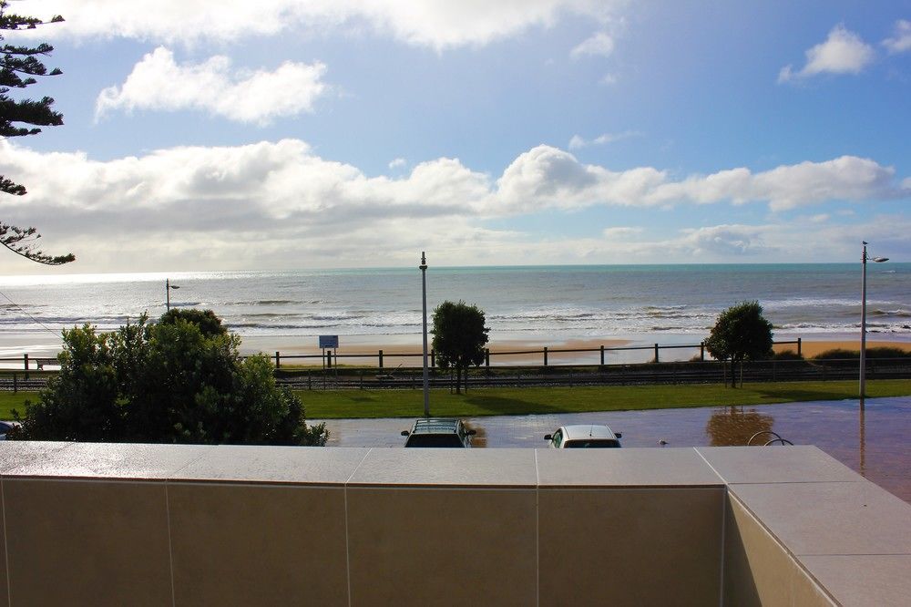 Beach Hotel Берни Экстерьер фото